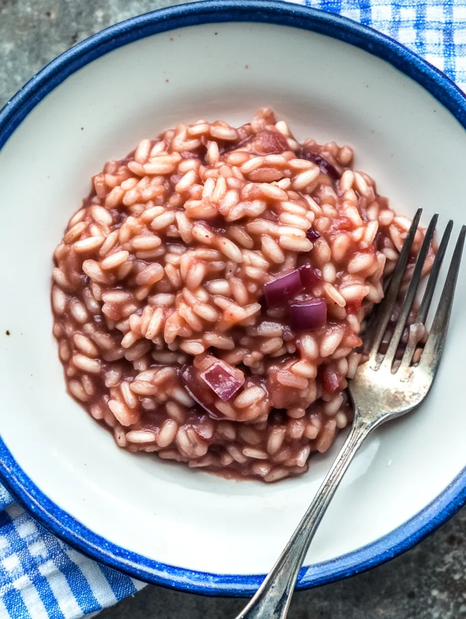 Risotto cremoso de vino tinto y cebolla caramelizada